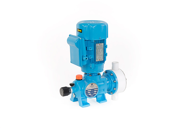 Polypump Serie B, blå motordriven membranpump med pumphuvud i plast